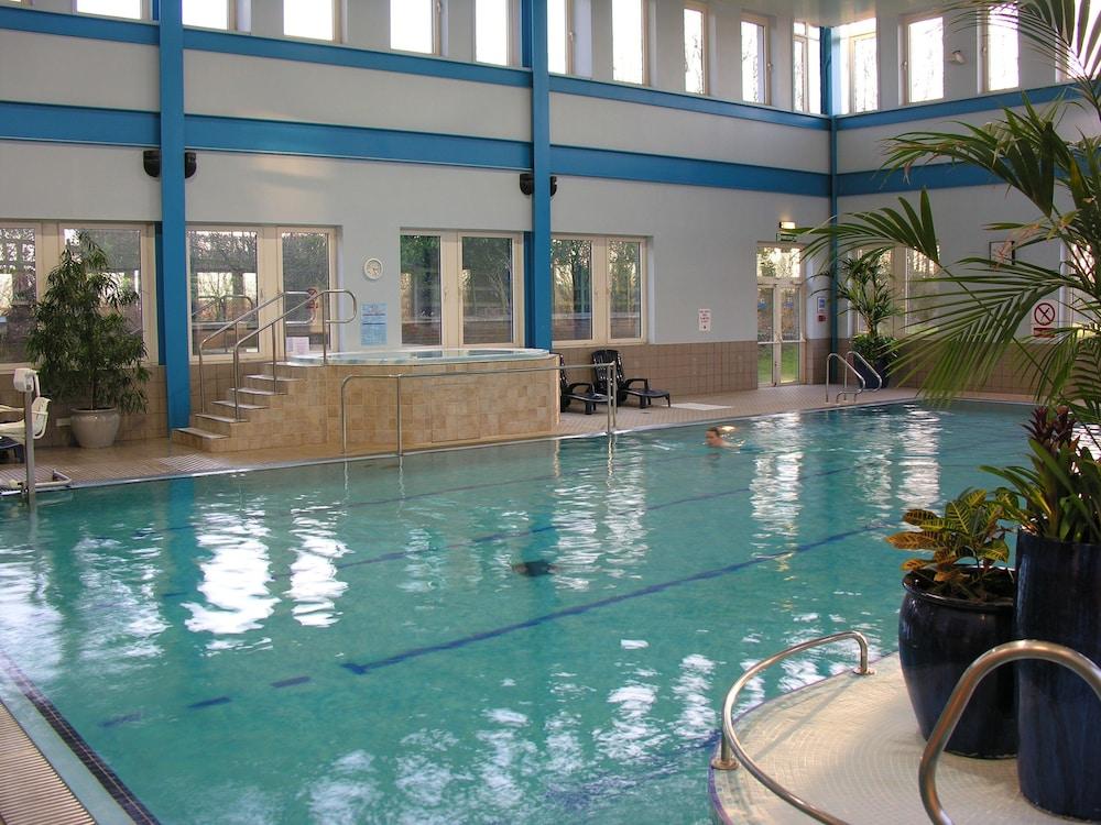 Kents Hill Park Training & Conference Centre Hotel Milton Keynes Exterior photo