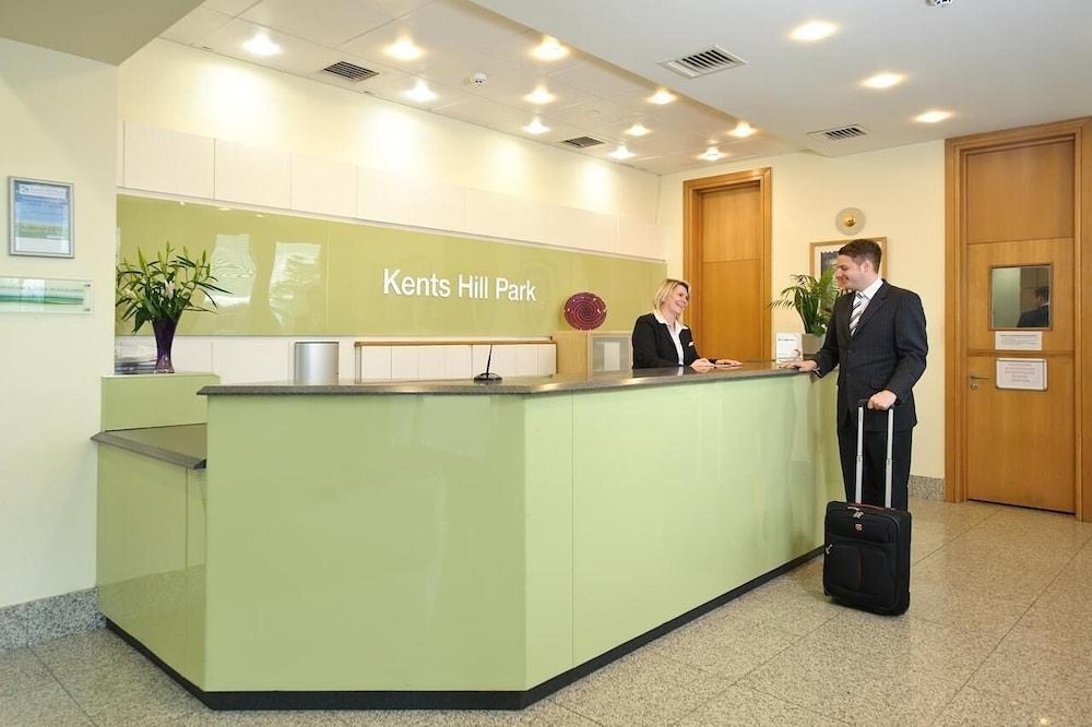 Kents Hill Park Training & Conference Centre Hotel Milton Keynes Exterior photo