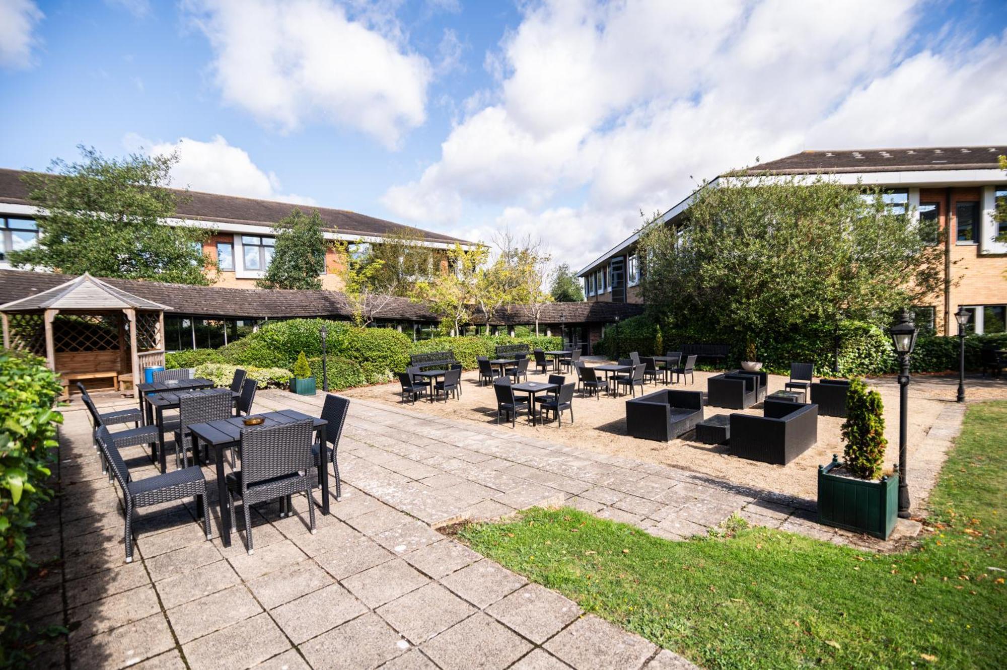 Kents Hill Park Training & Conference Centre Hotel Milton Keynes Exterior photo