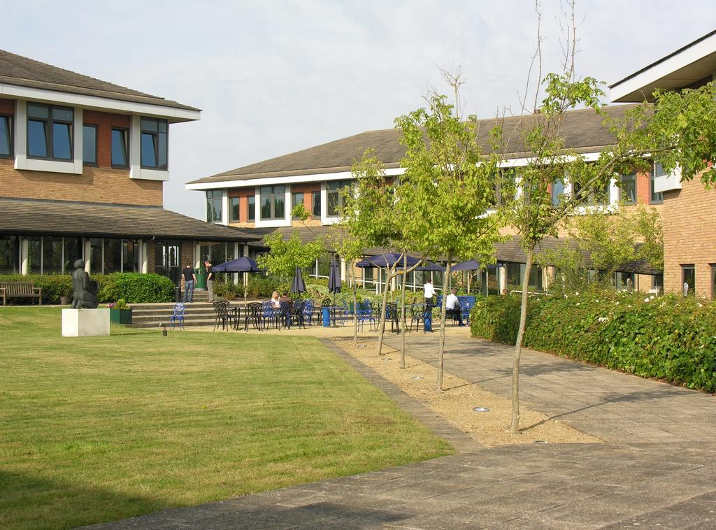Kents Hill Park Training & Conference Centre Hotel Milton Keynes Exterior photo
